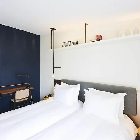 Perpetual Elysee Montaigne Paris