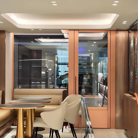 Perpetual Elysee Montaigne Hotel