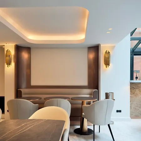 Perpetual Elysee Montaigne Hotel 4*