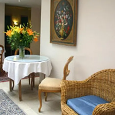Perpetual Elysee Montaigne Hotel 4*