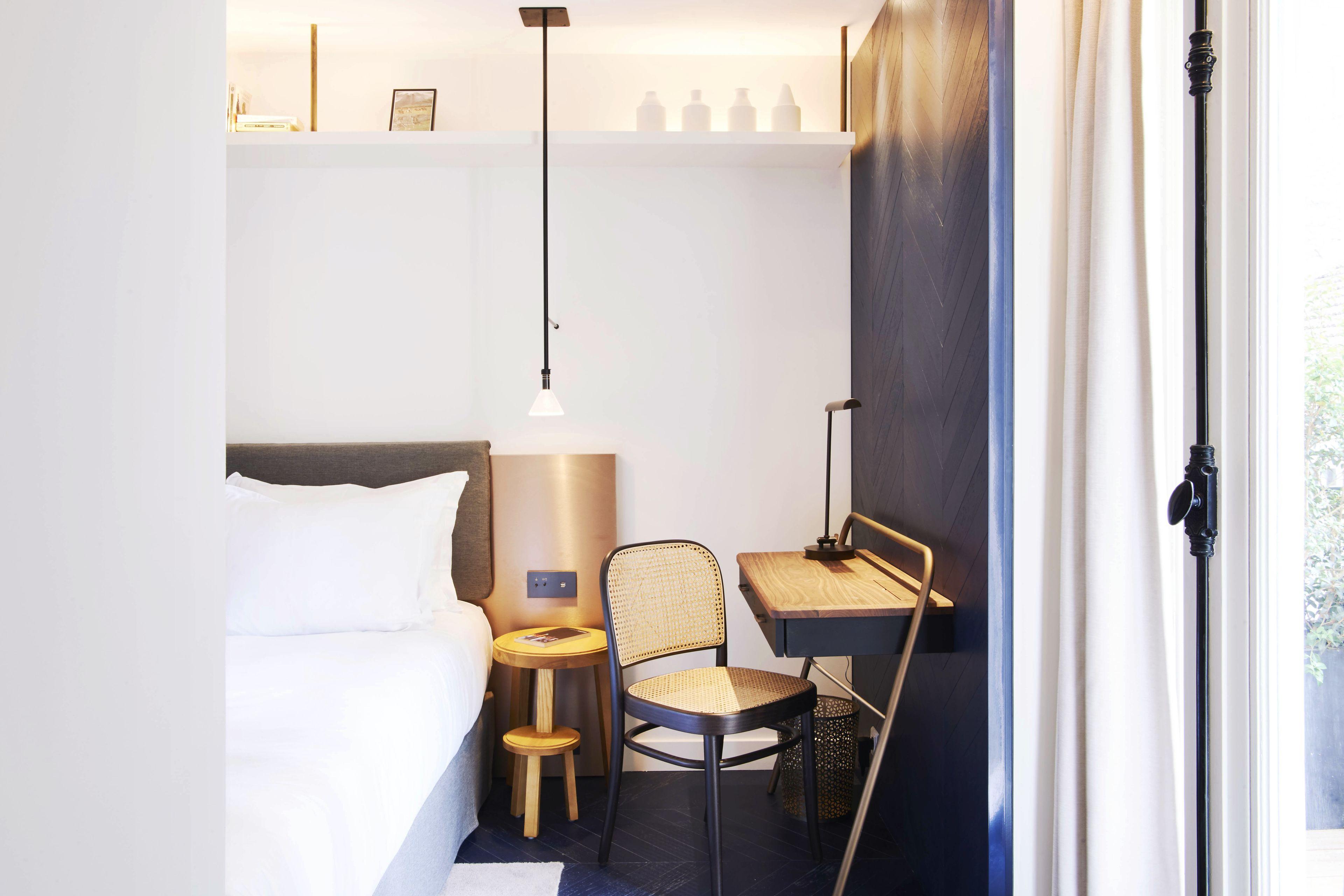 Perpetual Elysee Montaigne Paris