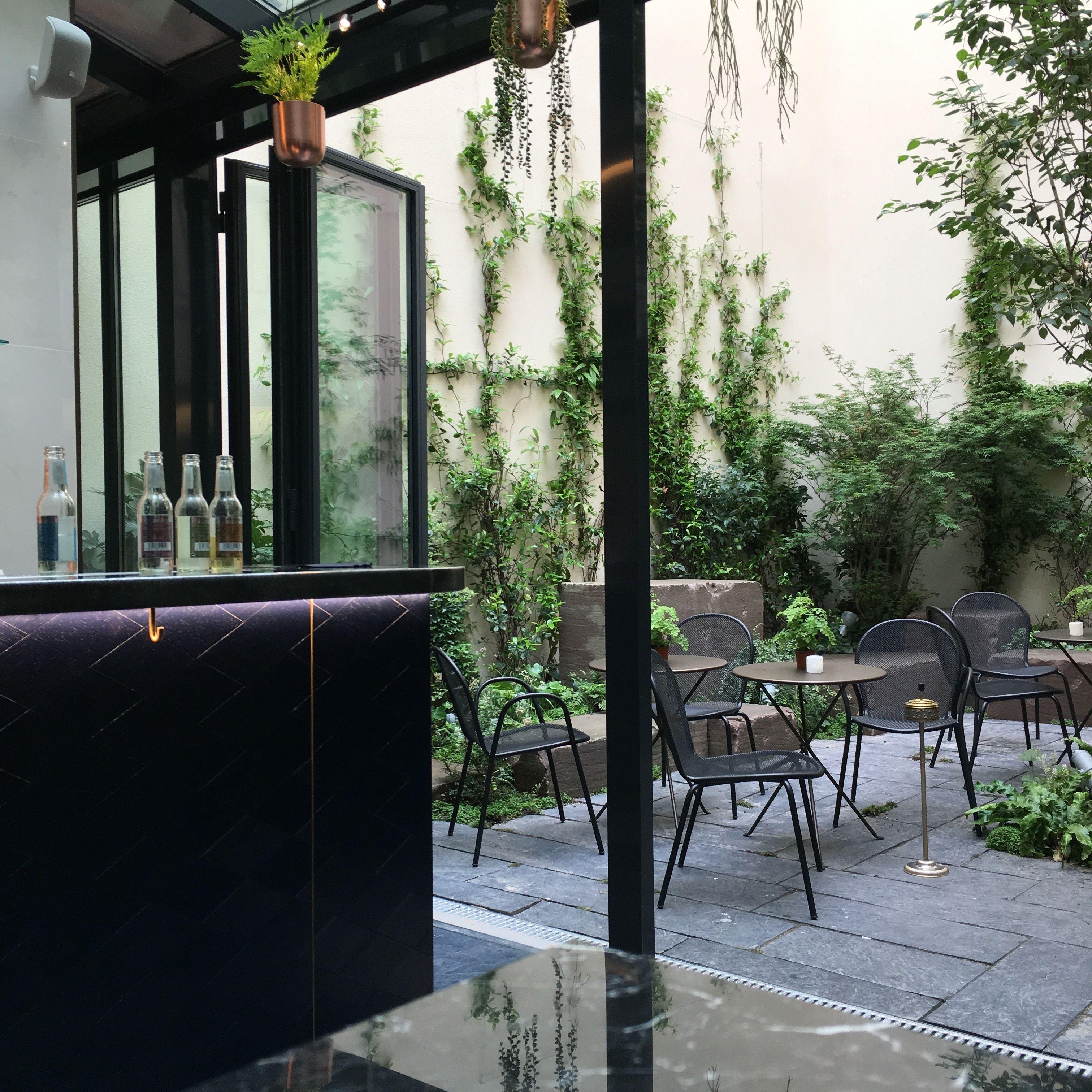 Perpetual Elysée Montaigne Hotel