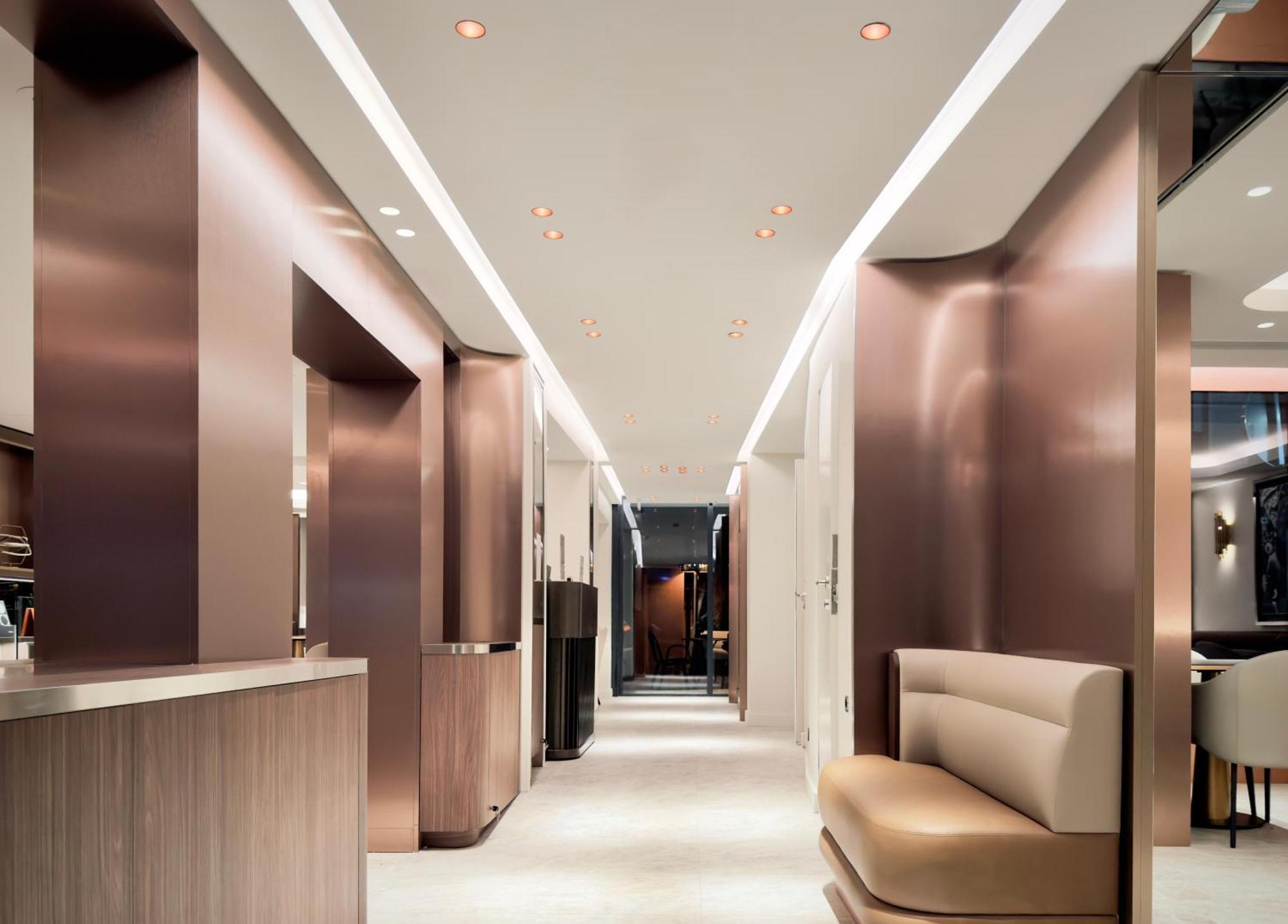 Perpetual Elysee Montaigne Paris