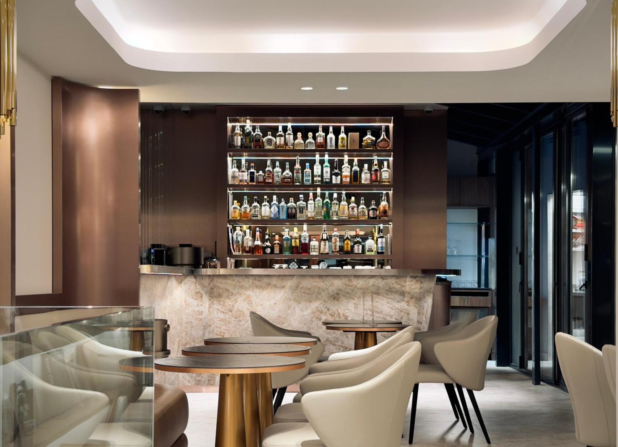 Perpetual Elysee Montaigne