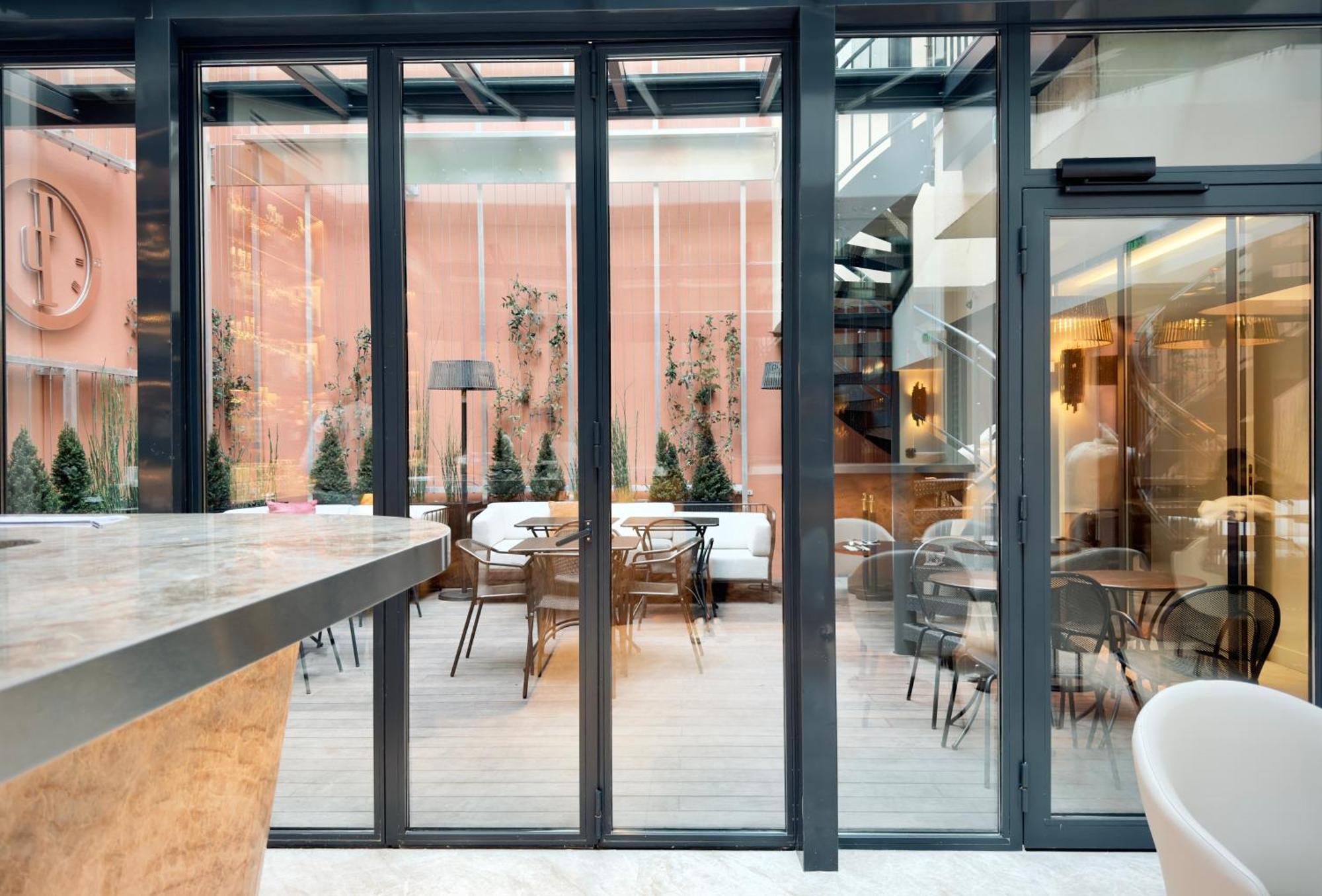 Perpetual Elysee Montaigne Hotel Paris