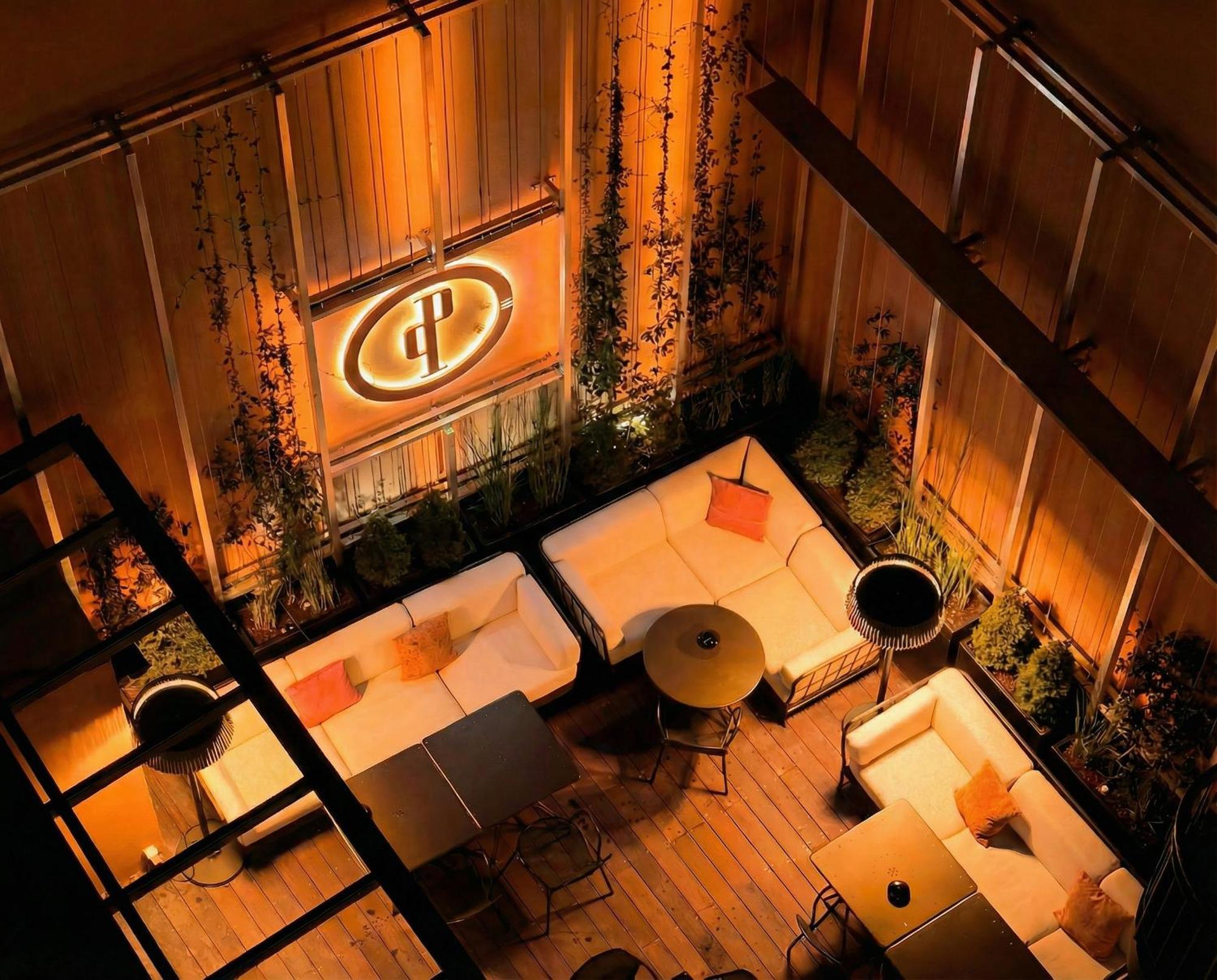 Perpetual Elysee Montaigne