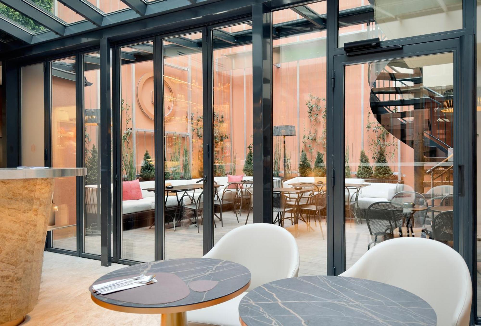 Perpetual Elysee Montaigne Hotel Paris