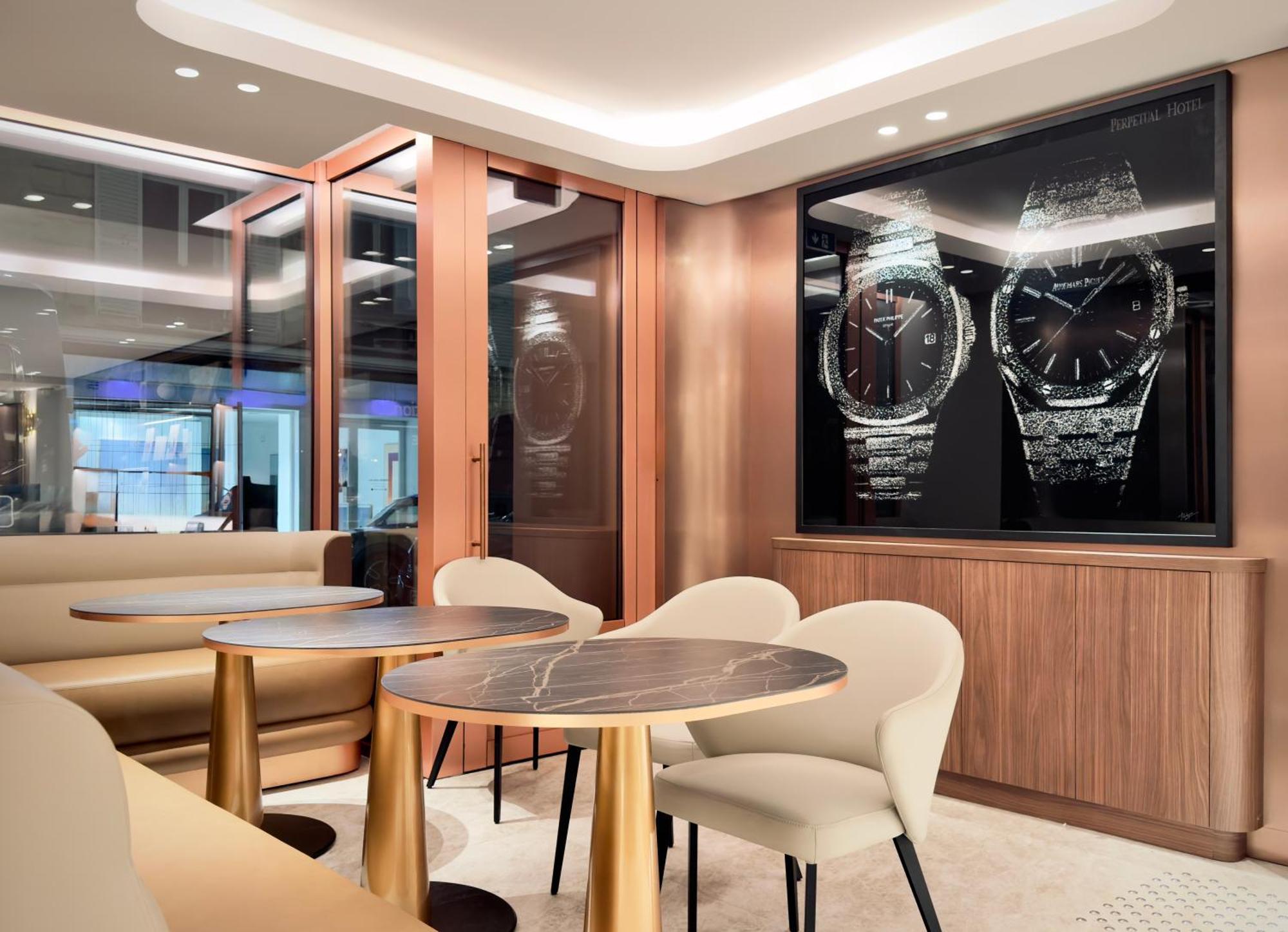 Perpetual Elysee Montaigne Paris