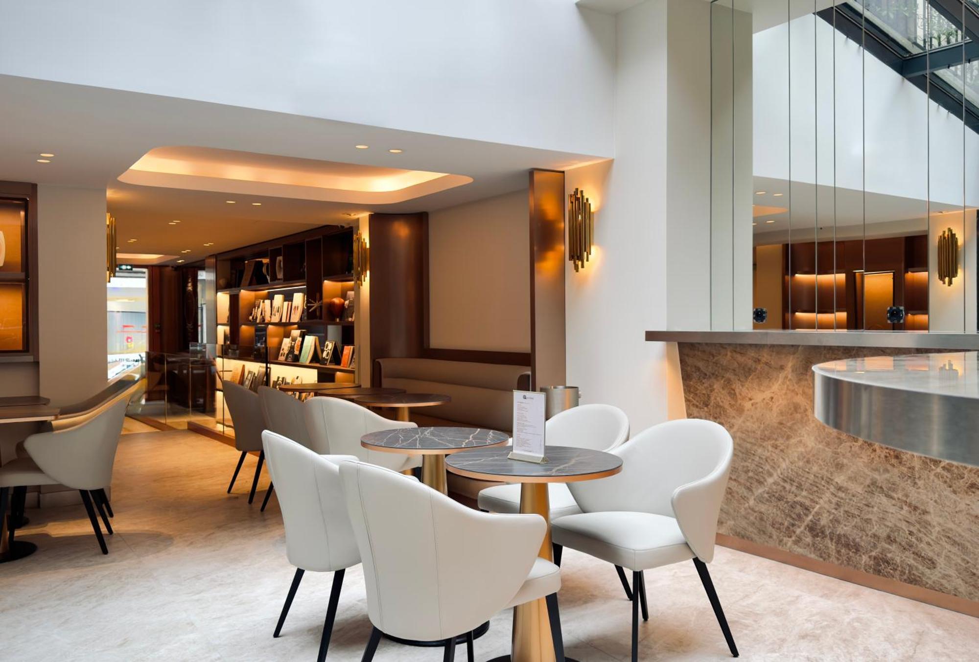 Perpetual Elysee Montaigne Hotel