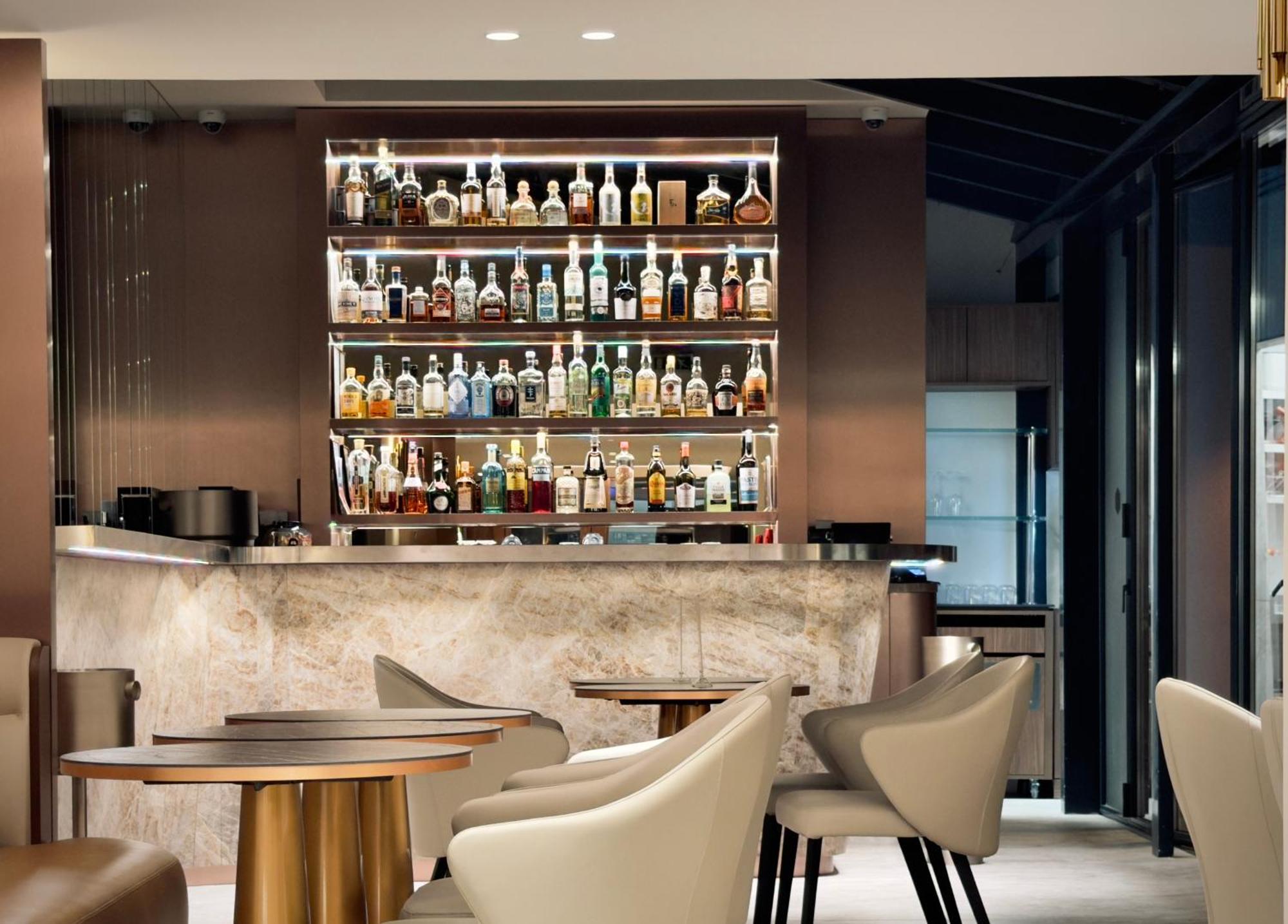 Perpetual Elysee Montaigne Paris